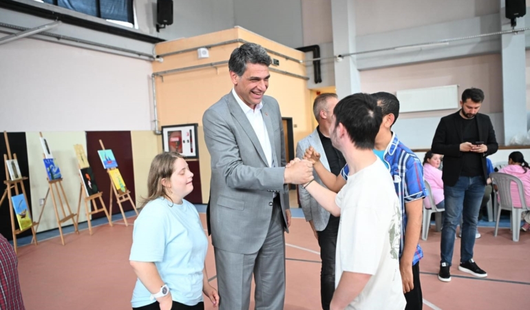 Başkan kocaman, özel çocukların hayır panayırında