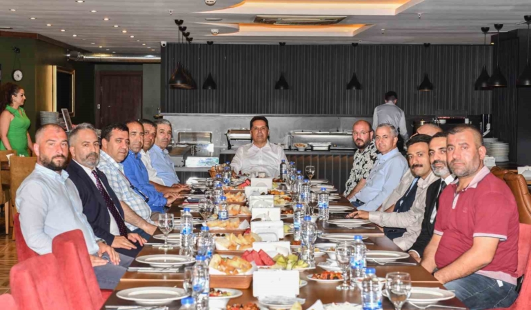 Başkan Özer, siyasi partiler ve hemşehri dernekleriyle bayramlaştı