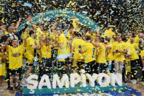 Basketbol Süper Ligi’nde şampiyon Fenerbahçe Beko kupasını aldı