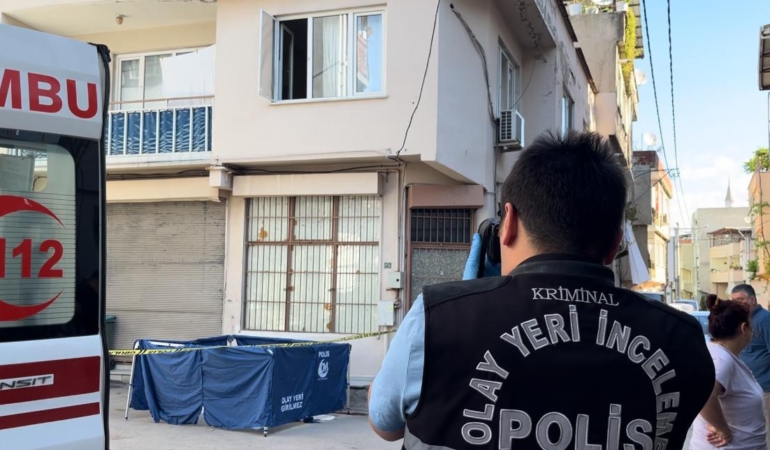 Bayram temizliği can aldı...1.kattan böyle düştü