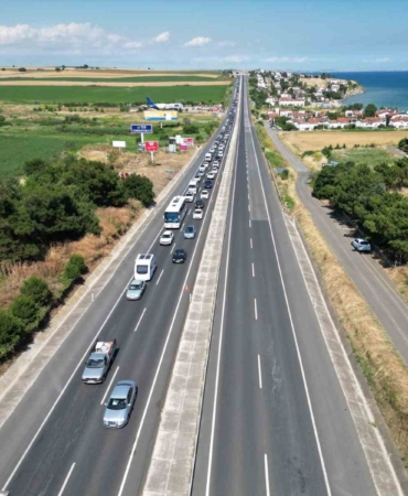 Bayram trafiği dron kamerasında: İstanbul-Tekirdağ yolunda büyük yoğunluk