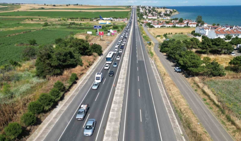 Bayram trafiği dron kamerasında: İstanbul-Tekirdağ yolunda büyük yoğunluk