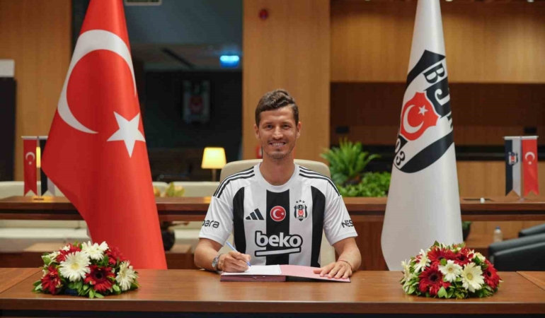 Beşiktaş, Salih Uçan ile sözleşme yeniledi