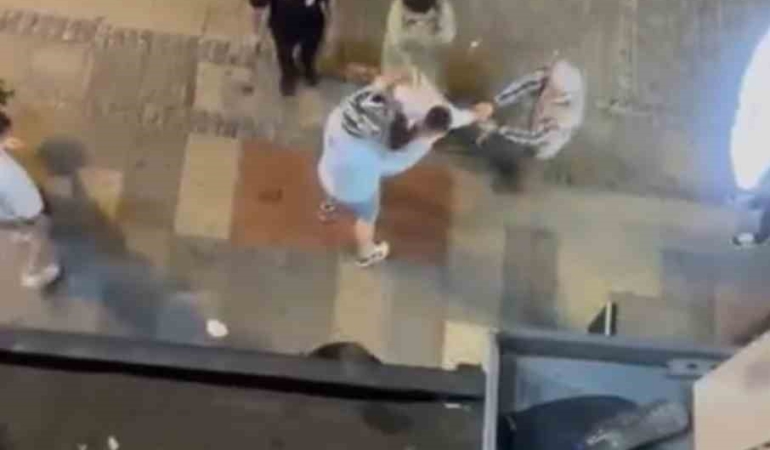 Beşiktaş’taki ünlü pilavcıda “bedava yemek” kavgası kamerada