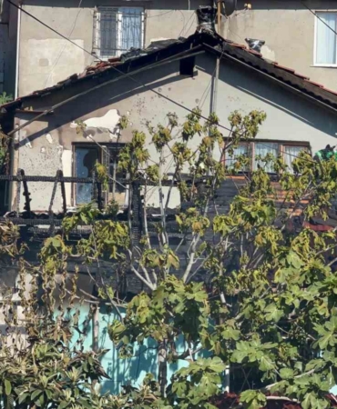Beykoz’da gecekondu alev alev yandı