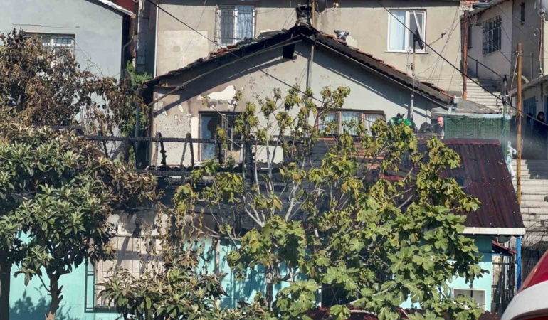 Beykoz’da gecekondu alev alev yandı