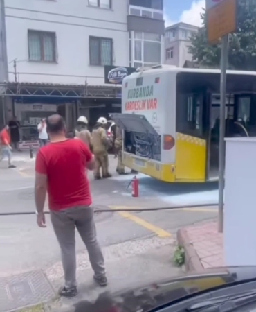 Beykoz’da İETT otobüsünden dumanlar yükseldi, yolcular tahliye edildi