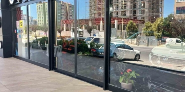 Beylikdüzü’nde önce tehdit ettiler ardından 2 kez galeriyi kurşunladılar