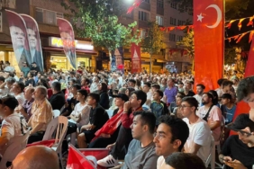 Beyoğlu’nda milli maç heyecanı dev ekrandan izlendi