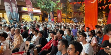 Beyoğlu’nda milli maç heyecanı dev ekrandan izlendi