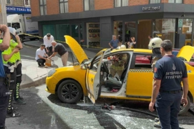 Beyoğlu’nda seyir halindeki takside yangın çıktı