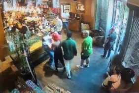 Beyoğlu’ndaki AVM’de tıp öğrencisi kıza saldırı kamerada: Başörtüsünü açıp küfür etti