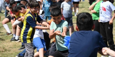 Bilecik’te binlerce çocuk unutulmaya yüz tutmuş oyunları hep birlikte oynadı