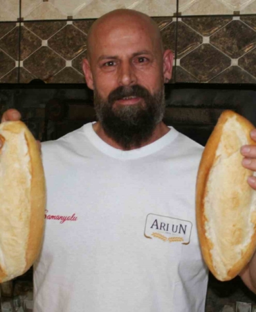Bilecik’te bir fırıncı, kendi poşetini getirene ekmeği 1 TL indirimli veriyor