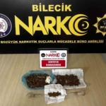 Bilecik’te düzenlenen uyuşturucu operasyonunda 2 şüpheli suçüstü yakalanırken 1’i tutuklandı