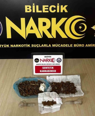 Bilecik’te düzenlenen uyuşturucu operasyonunda 2 şüpheli suçüstü yakalanırken 1’i tutuklandı