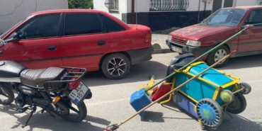 Bilecik’te yolda temizlik yapan işçiye motosiklet çarptı