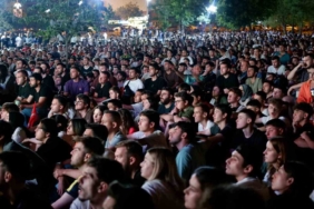 Binlerce kişi milli maçta gol anında sevinç çığlıklarına boğuldu