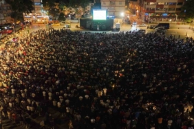 Binlerce kişi tek yürek olup maçı dev ekranda izledi