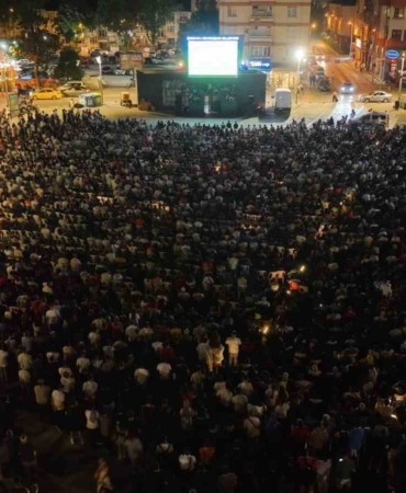 Binlerce kişi tek yürek olup maçı dev ekranda izledi