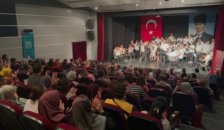 Bizim Ev katılımcılarından muhteşem konser