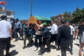 Boğularak ölen anne ve oğlu son yolculuğuna uğurlandı