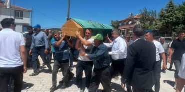 Boğularak ölen anne ve oğlu son yolculuğuna uğurlandı