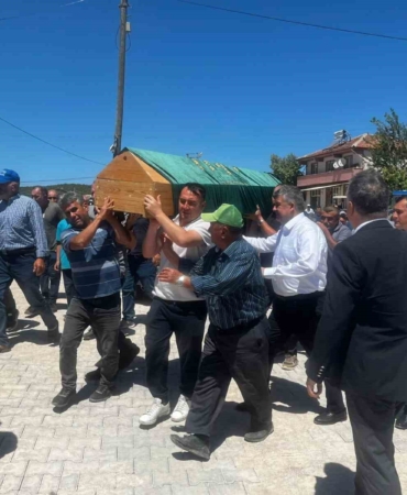 Boğularak ölen anne ve oğlu son yolculuğuna uğurlandı