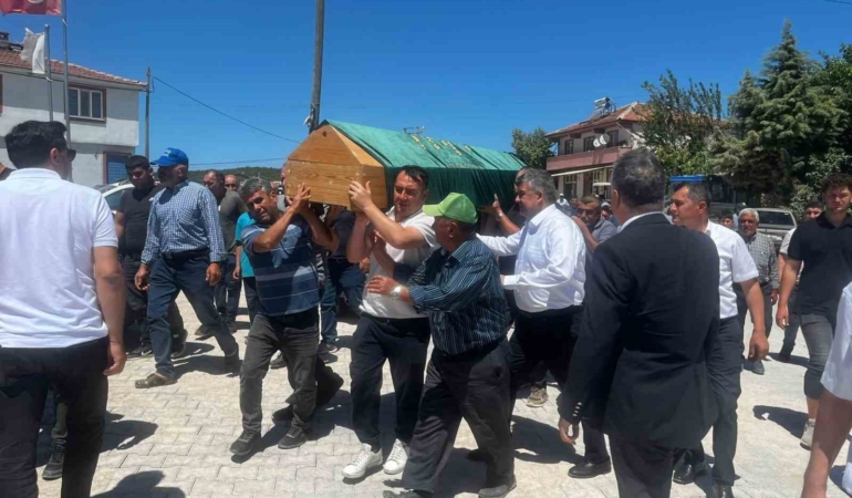 Boğularak ölen anne ve oğlu son yolculuğuna uğurlandı