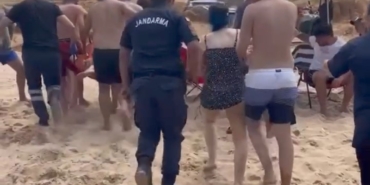 Boğulma tehlikesi geçiren çocuğunu kurtarmak isteyen baba canından oluyordu