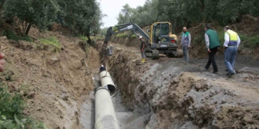 Boruların patlaması, çiftçiyi susuz bıraktı