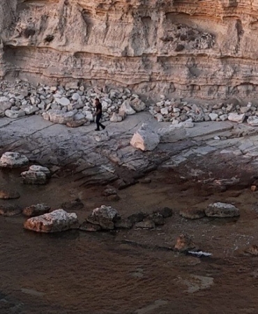 Bozcaada’da dün denizde kaybolan kadın aranıyor
