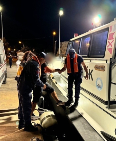 Bozcaada’da rahatsızlanan vatandaş tahliye edildi