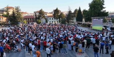 Bozüyük Belediyesi Türkiye-Portekiz maçı için dev ekran kurdu