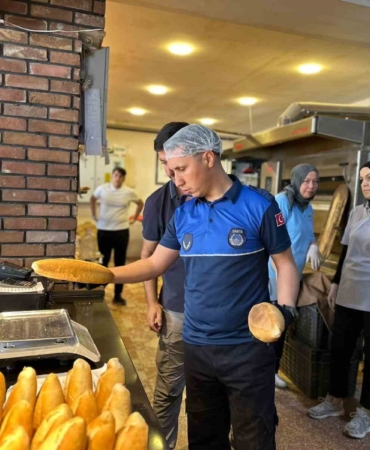 Bozüyük’te zabıta ekiplerinden ekmeklere gramaj kontrolü