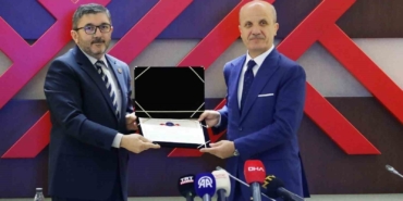 BŞEÜ ödül törenine adını yazdırdı