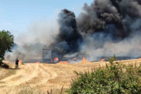 Buğday tarlasındaki kamyon alev aldı