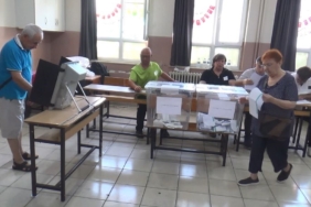 Bulgaristan seçimleri için elektronik cihazla oylar atılıyor