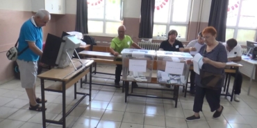 Bulgaristan seçimleri için elektronik cihazla oylar atılıyor