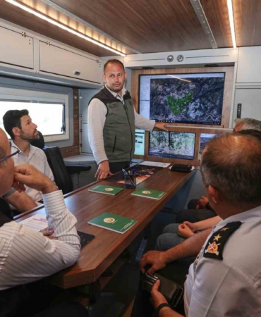 Bursa Valisi Demirtaş, yangın bölgesinde incelemelerde bulundu