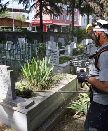 Bursa’da 17 ilçede mezarlıklar bayrama hazır