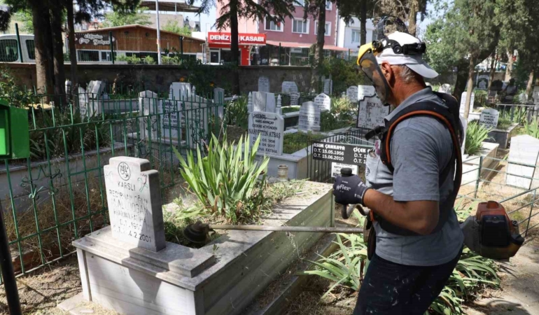 Bursa’da 17 ilçede mezarlıklar bayrama hazır