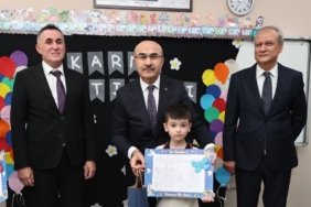 Bursa’da 700 bin öğrenci karne heyecanı yaşadı