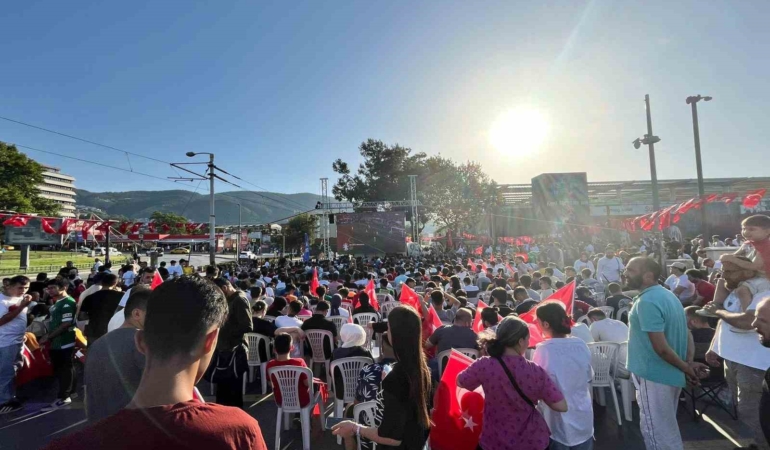 Bursa’da dev ekranda maç milli maç heyecanı