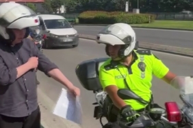 Bursa’da geç kalan öğrencileri yine motosikletli polisler yetiştirdi