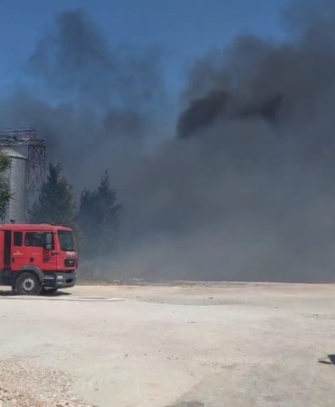 Bursa’da geri dönüşüm deposunda büyük yangın