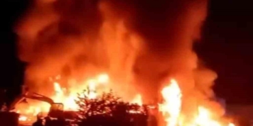 Bursa’da Hurdacılar Sitesi’nde yangın: Alevler gökyüzünü aydınlattı