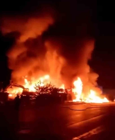 Bursa’da Hurdacılar Sitesi’nde yangın: Alevler gökyüzünü aydınlattı