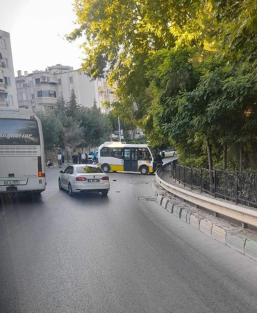 Bursa’da kaza yapan minibüs şoförü yaralandı