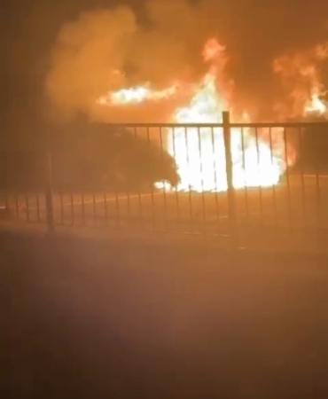 Bursa’da lüks otomobil alev alev yandı